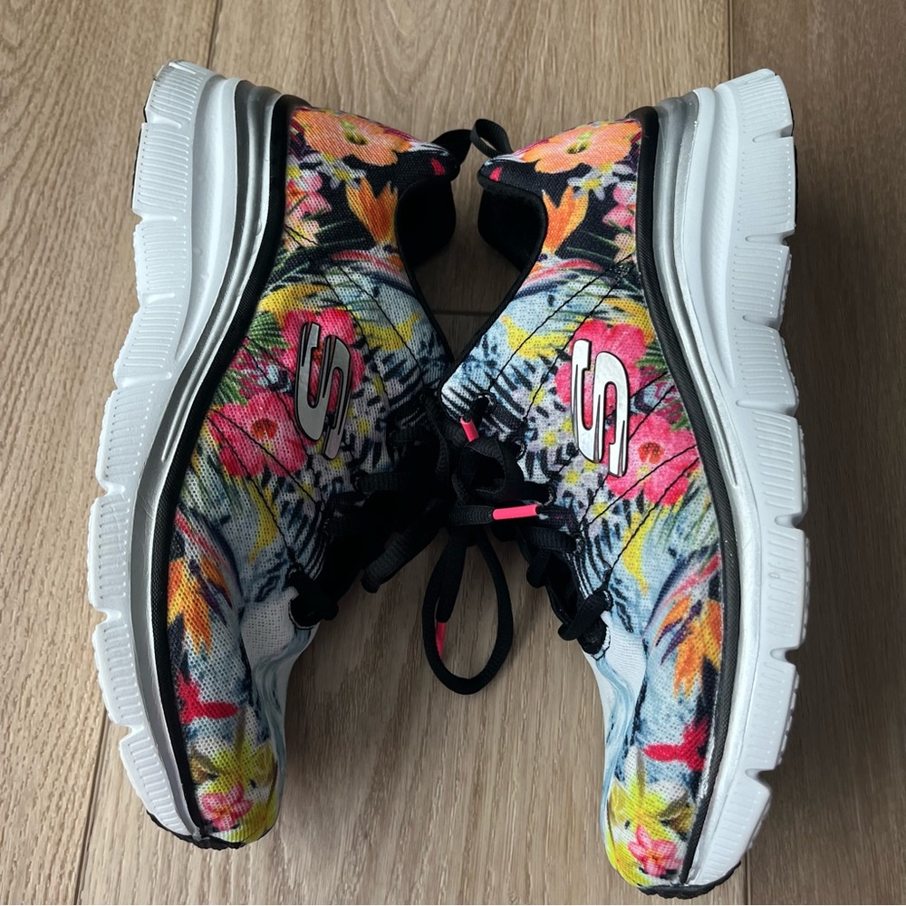 Skechers Tropical Floral Print Wedge Sneaker - Picture 7 of 9